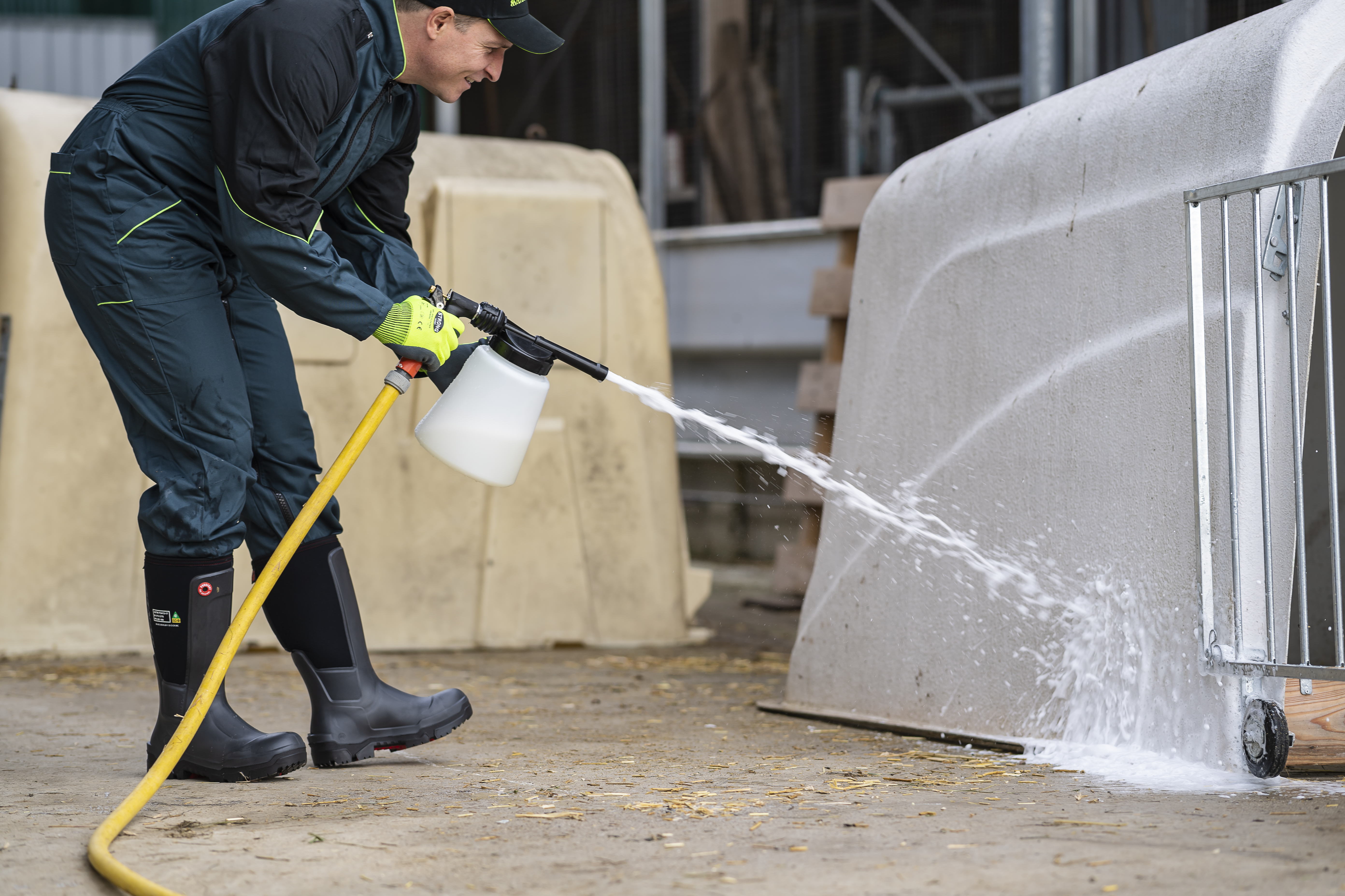 Gemeinsam für mehr Biosicherheit auf landwirtschaftlichen Betrieben 