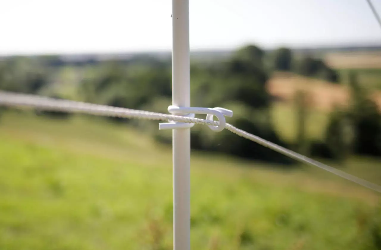 AKO Kunststofföse für Litzen 25 Stück