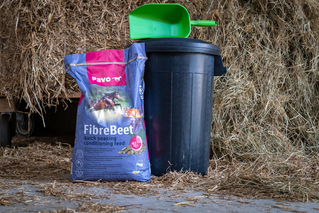 Kerbl Cestino per mangimi con coperchio - 70 litri