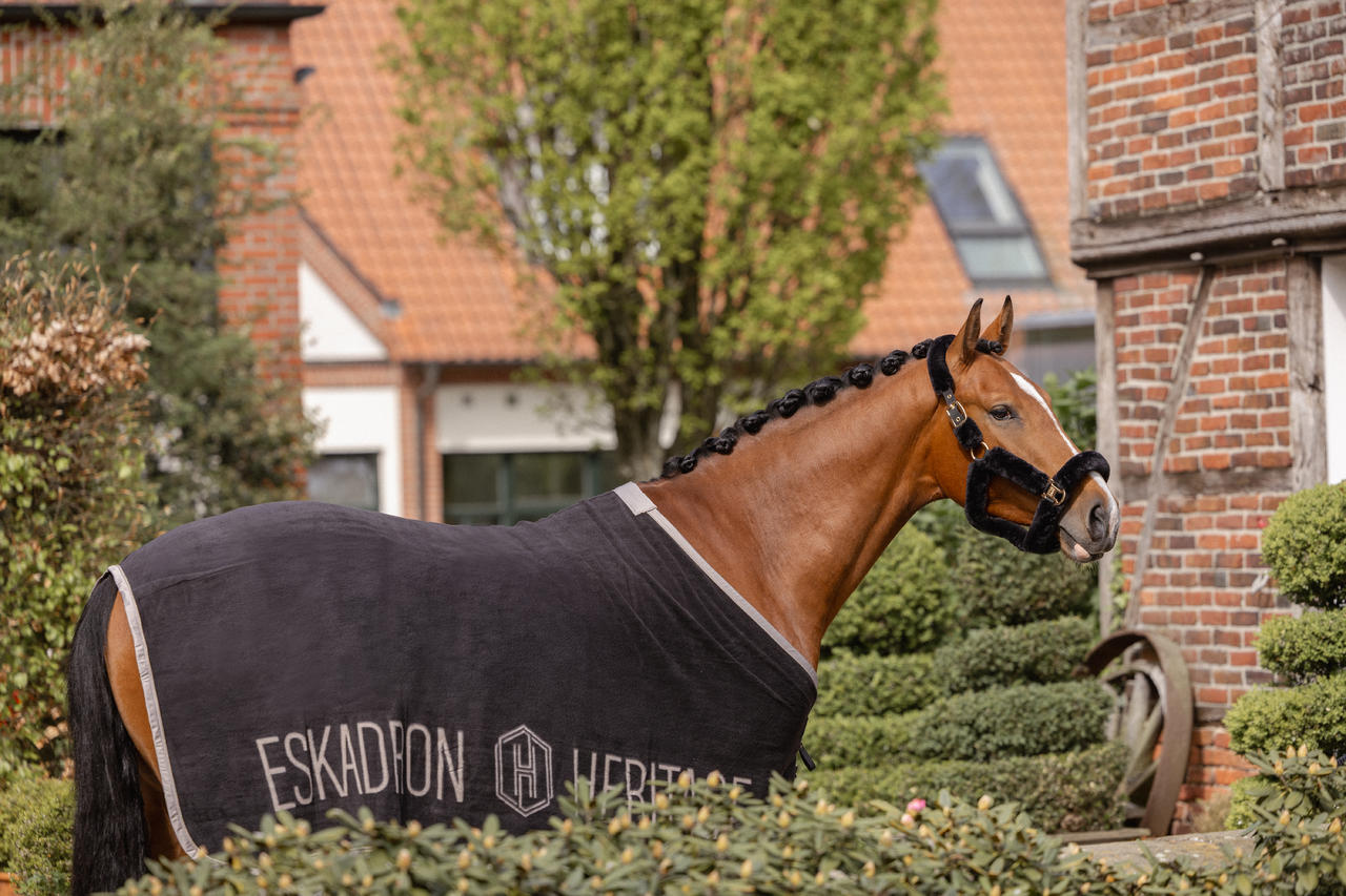 Eskadron Halfter FAUX FUR COMPLETE DOUBLE PIN