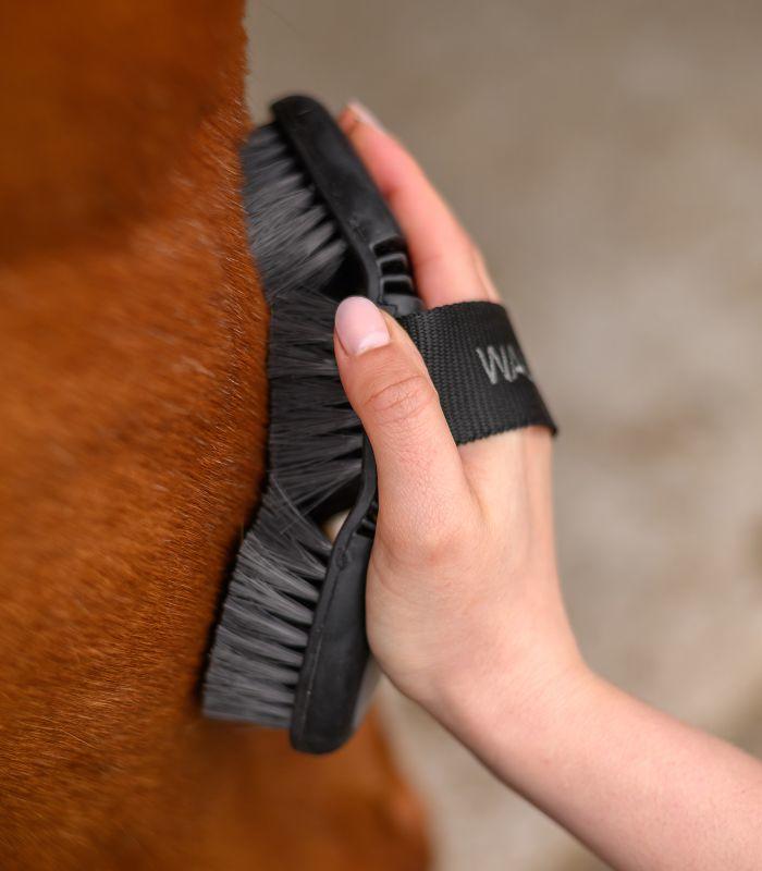 Waldhausen Brosse de pansage FLEX à poils synthétiques