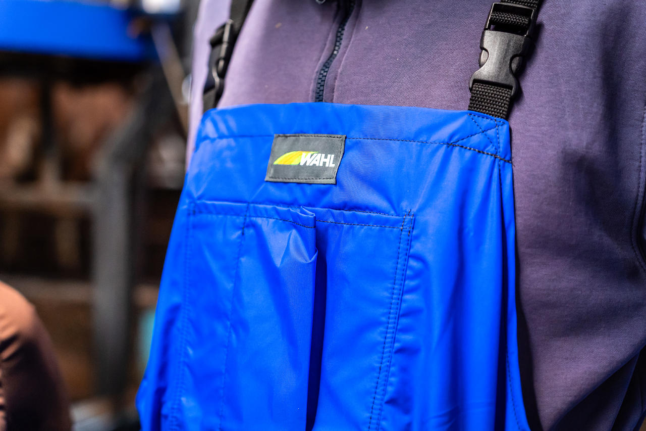 WAHL-Hausmarke MELKER-LATZHOSE wasserdicht, blau