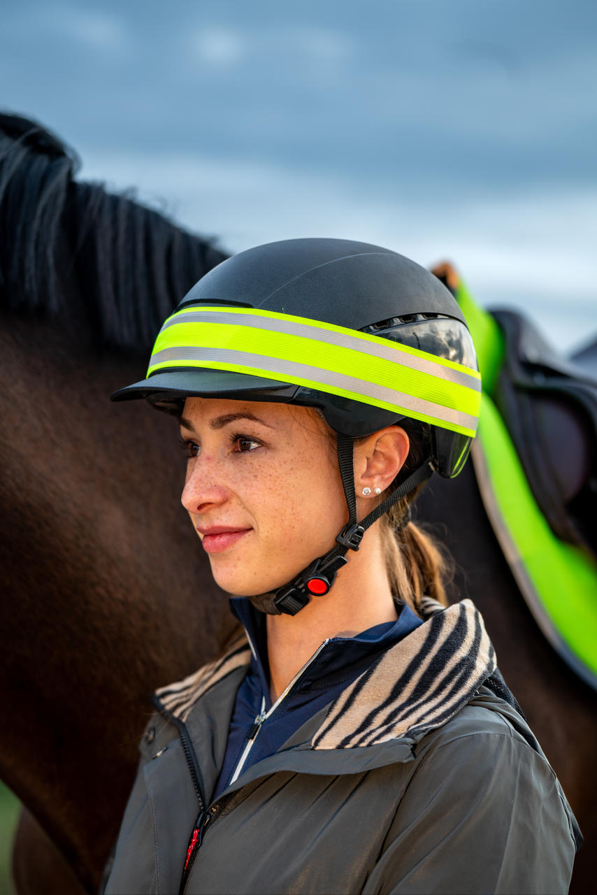 Nastro riflettente per casco da equitazione