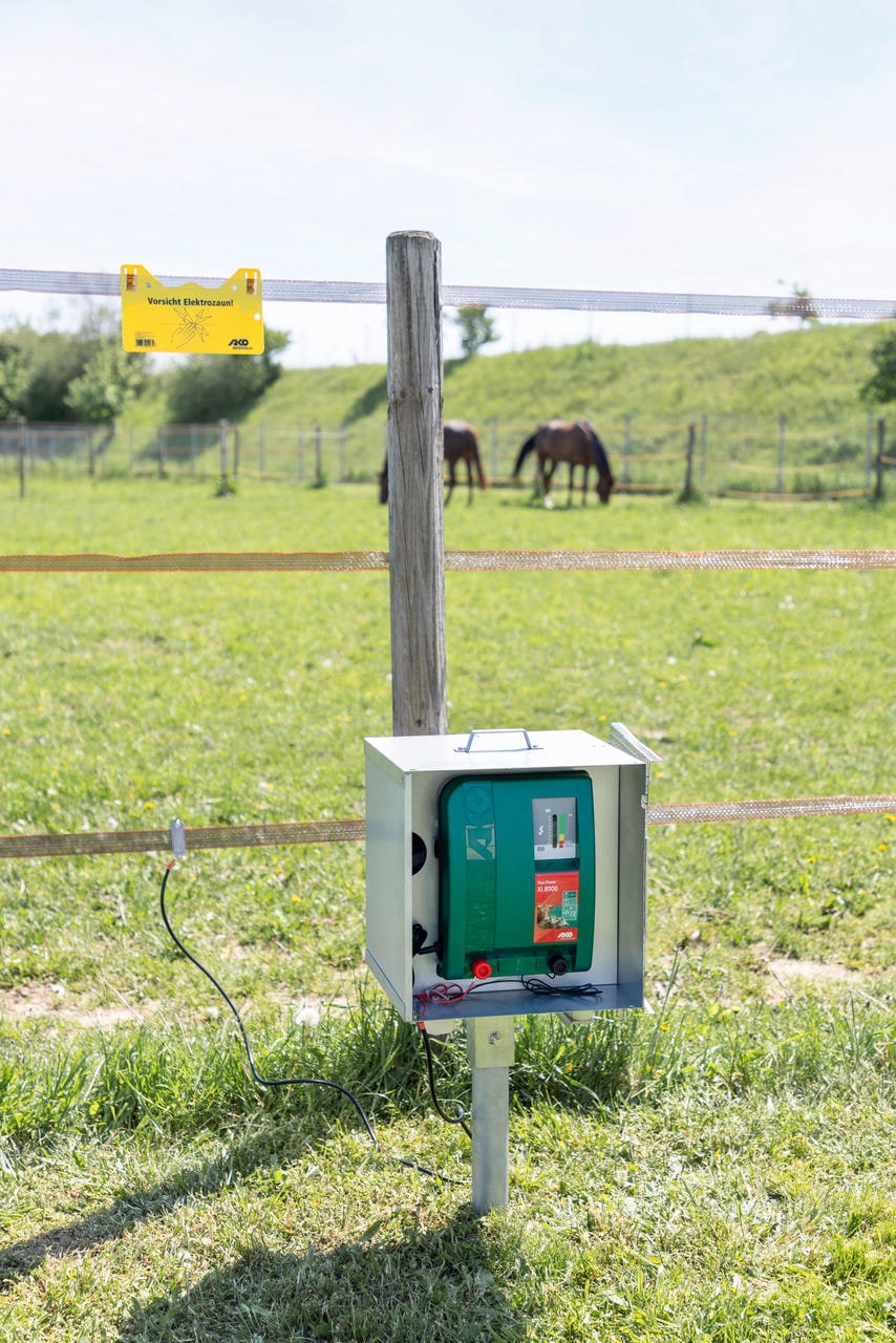 AKO Duo Power Xi8000, energizzatore per recinzioni elettriche da 12/230 V